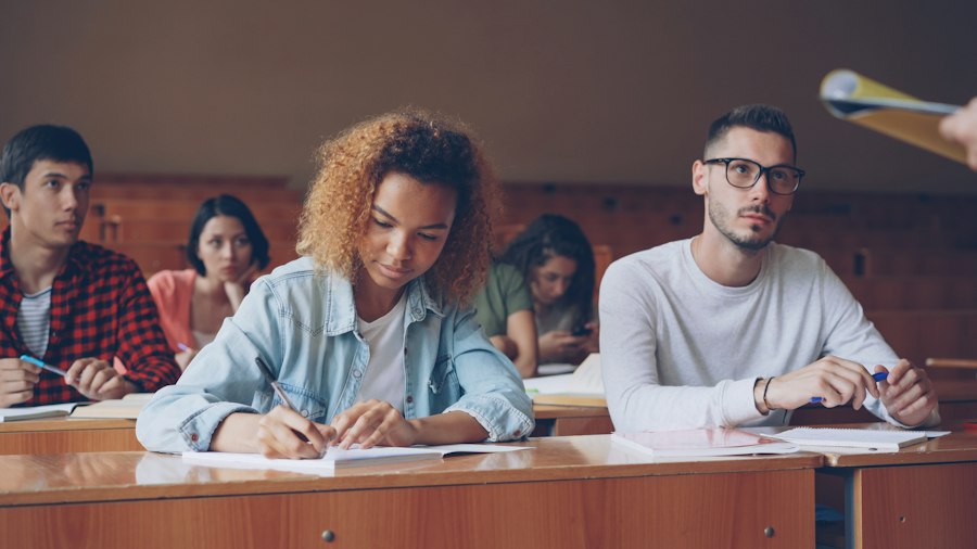 Photo tutoring part-time job university students