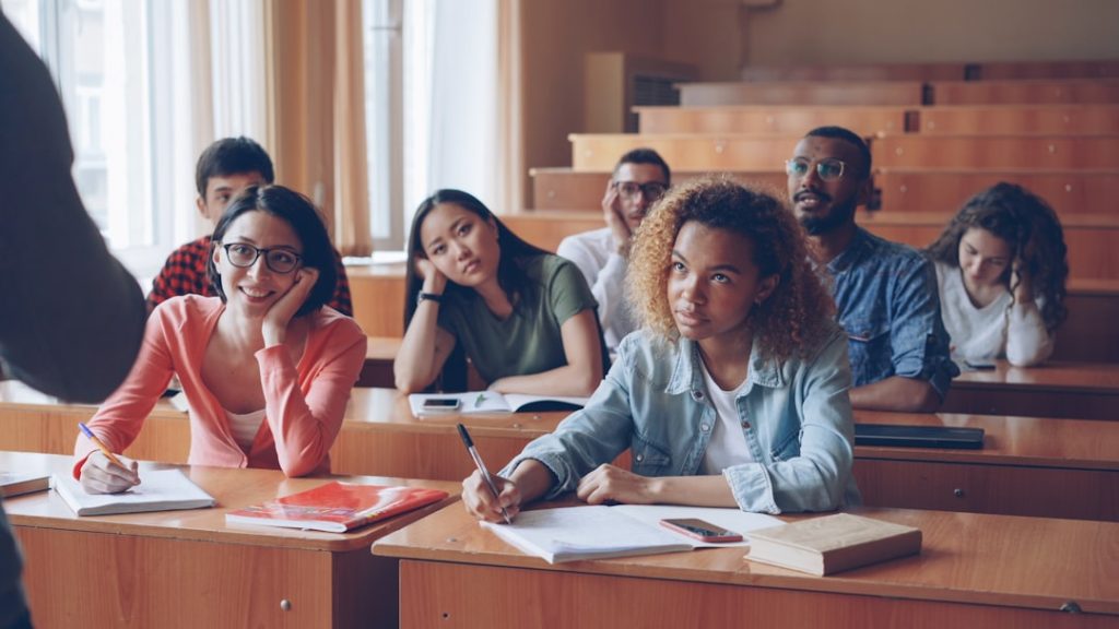 Photo tutoring part-time job university students